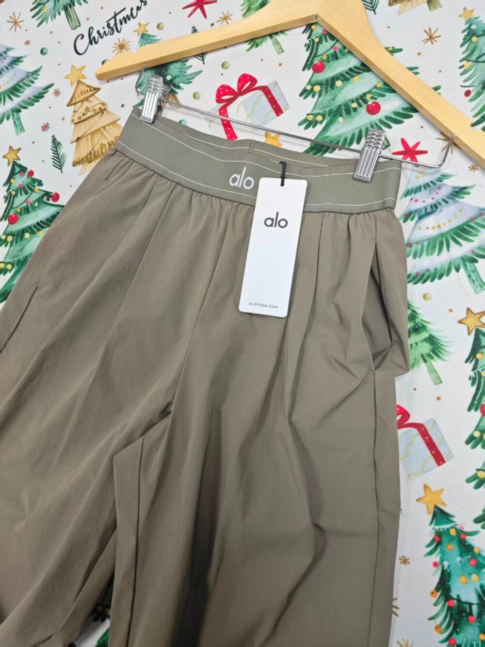 ALO Yoga Suit Up Trouser Olive(Regular 30”)🍻Lightweight Relaxed Fit Minimalist - Picture 6 of 7